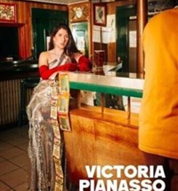 Victoria Pianasso dans Reste Simple