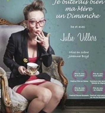 Julie Villers dans Je buterais bien ma mère un dimanche
