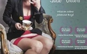 Julie Villers dans Je buterais bien ma mère un dimanche