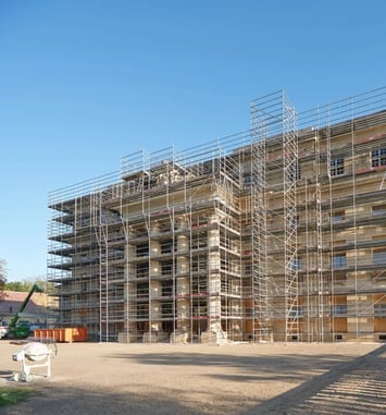 Levez les yeux ! C'est le chantier au château de Bénouville !