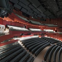 Levez les yeux ! Et si vous visitiez le théâtre de Caen ?