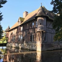 Levez les yeux ! Le manoir de Coupesarte, un jeu de construction !