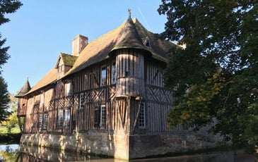 Levez les yeux ! Le manoir de Coupesarte, un jeu de construction !