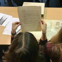 Levez les yeux ! Visite guidée : dans les petits papiers des archives