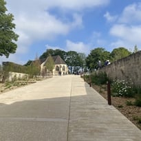 Levez les yeux ! Je découvre le château de Caen avec un médiateur