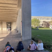 Levez les yeux ! À travers l'université et le château de Caen, suivez l'architecte !