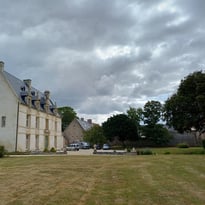 Levez les yeux ! Entre manoir et marais, le patrimoine historique et le patrimoine naturel se répondent