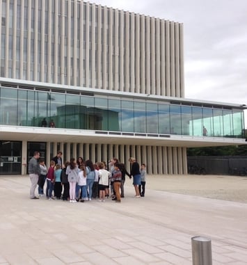 Levez les yeux ! Accueil exceptionnel au sein de l'institution judiciaire