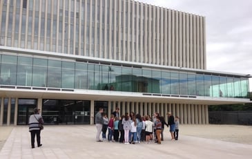 Levez les yeux ! Accueil exceptionnel au sein de l'institution judiciaire