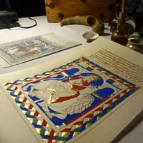 Démonstration d'enluminure, de calligraphie et de tissage