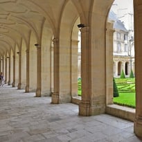 Visite libre du cloître et des expositions