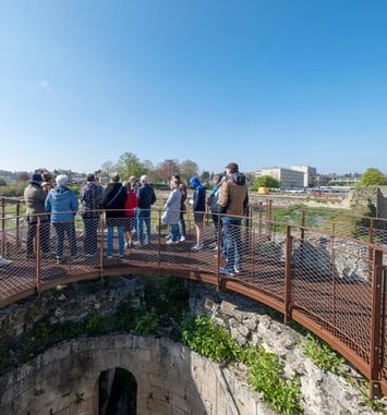 Visite guidée flash de la tour de la Reine Mathilde et du donjon