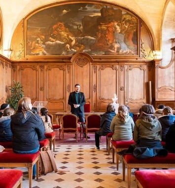 Visite guidée des salles du XVIIIe siècle de l'ancien monastère