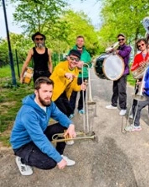 Take It Easy, 1ère partie Right On Brass