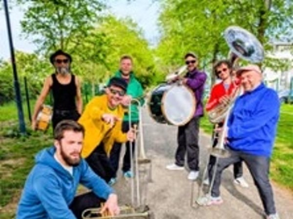 Take It Easy, 1ère partie Right On Brass