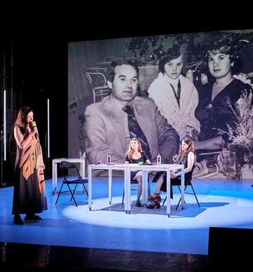 Spectacle "Radio live — Portrait Hala Rajab"