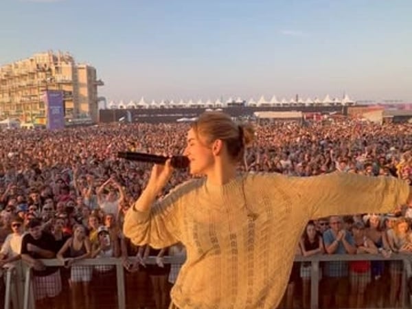 Adèle Castillon + première partie en concert