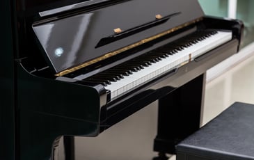 Live Piano Bar — La Galerie