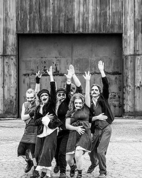 Spectacle "Tea time" – The wood sisters