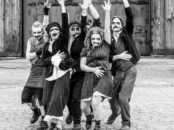 Spectacle "Tea time" – The wood sisters